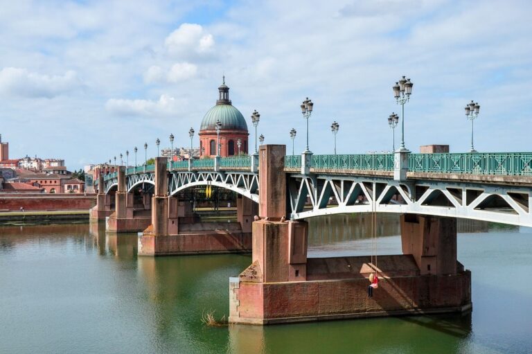 Investissement locatif : le pont Saint-Pierre à Toulouse.