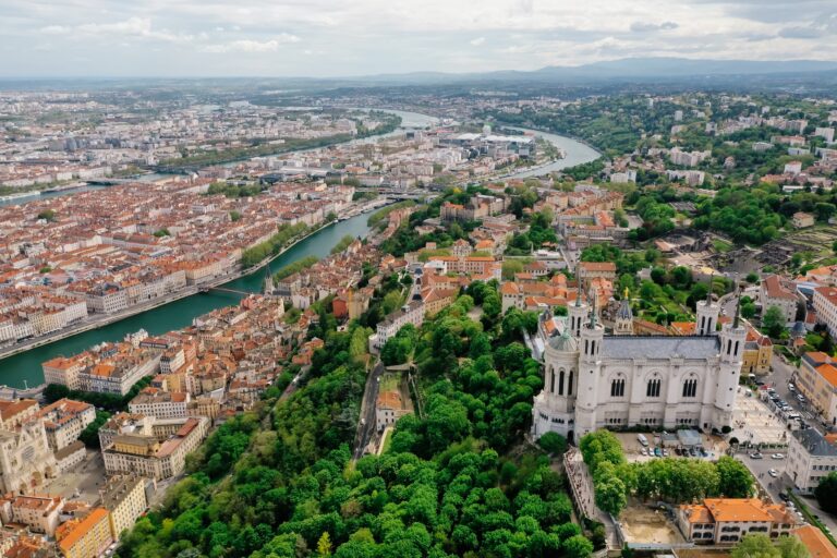 Résidence étudiante : Vue aérienne de la ville de Lyon et de quelques uns de ses quartiers.