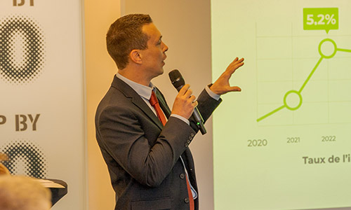 Alban Dogliani micro en main présente les objectifs 2025