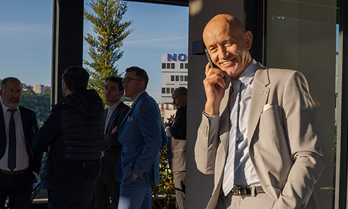 Cyril Thurillat au téléphone décontracté