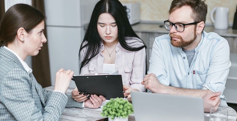 Emprunter à deux peut représenter un bel avantage. (©Pexels)