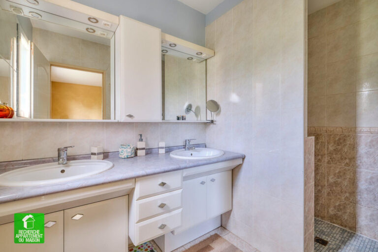 Photo du bien immobilier ancien MAISON 180m2 GREZIEU LA VARENNE