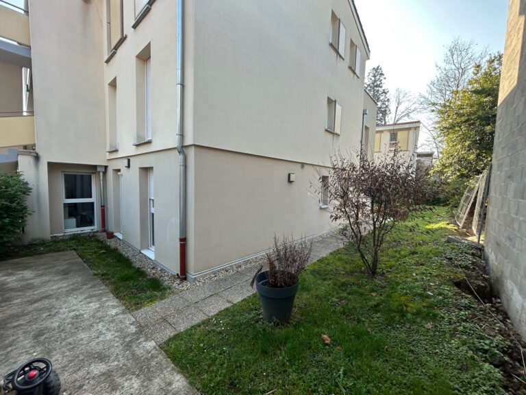 Photo du bien immobilier ancien Exclusivité T5 de 123M2 EN  REZ  DE JARDIN Charbonnieres  LES BAINS