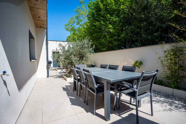 Photo du bien immobilier ancien Élégante maison moderne 4 chambres   163 m2 habitables   Environnement paisible avec piscine