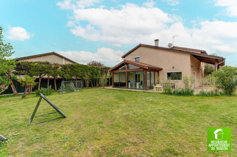 Photo du bien immobilier ancien À VENDRE   Maison familiale 5 pièces   202 m2 habitables   Saint-Priest Manissieux
