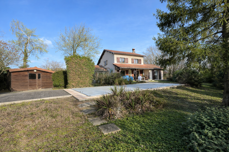 Photo du bien immobilier ancien Spacieuse maison familiale avec piscine sur St Genis les Ollières