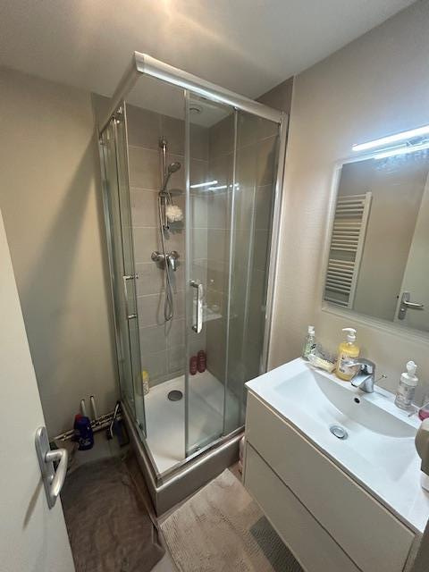 Photo du bien immobilier ancien BRON COLOCATIONS chambre fermée  Etudiantes BRON centre ville dans un T4 deux douches