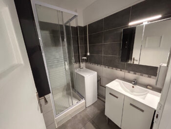 BRON T4 LOCATION 3 Chambres