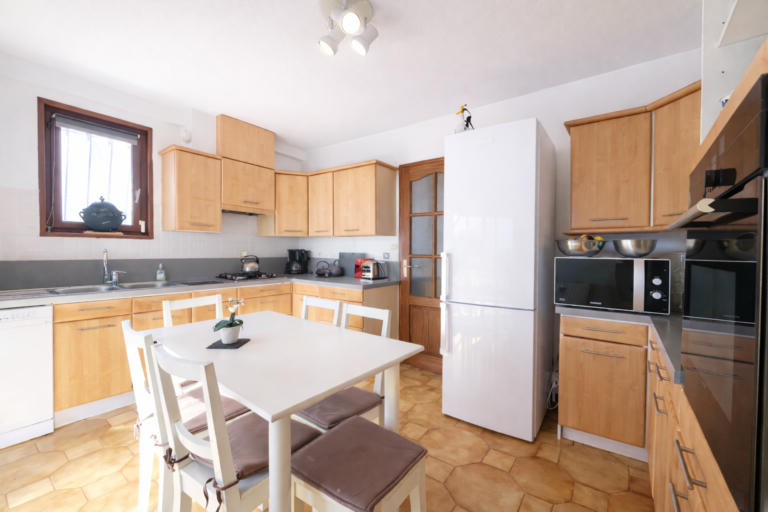 Photo du bien immobilier ancien Spacieuse maison familiale avec piscine sur St Genis les Ollières