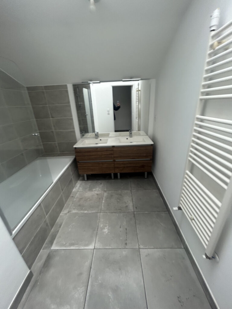 Photo du bien immobilier ancien BRON EGLISE  T3 ANNEE 2018 STANDING Dernier ETAGE TERRASSE ASCENSEUR
