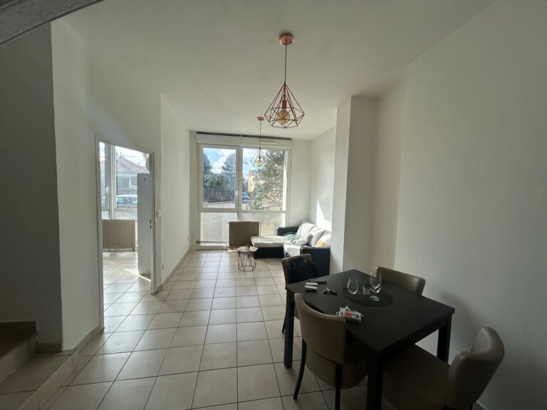 Photo du bien immobilier ancien BRON CENTRE VILLE appartement T2 39M2 pârking Privé