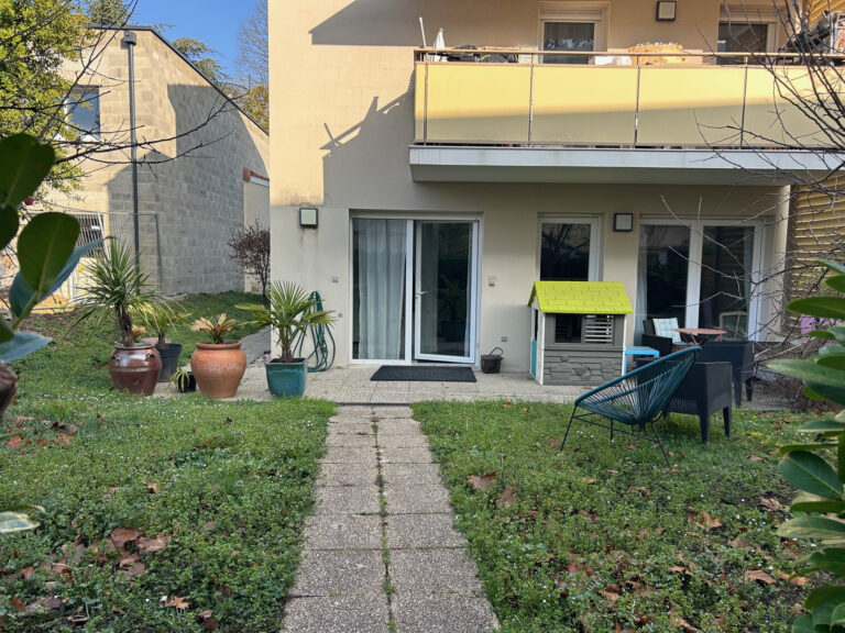 Photo du bien immobilier ancien Exclusivité T5 de 123M2 EN  REZ  DE JARDIN Charbonnieres  LES BAINS