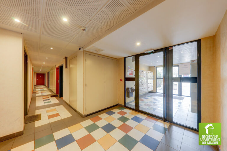 Photo du bien immobilier ancien VENISSIEUX PARILLY: STDUIO