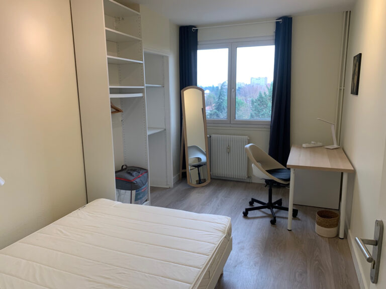 Photo du bien immobilier ancien BRON T5 4 chambres T5 de 98,7 M2 entièrement rénové ascenseur
