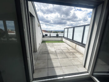 BRON EGLISE  T3 ANNEE 2018 STANDING Dernier ETAGE TERRASSE ASCENSEUR