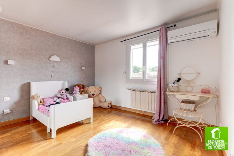 Photo du bien immobilier ancien À VENDRE   Maison familiale 5 pièces   202 m2 habitables   Saint-Priest Manissieux