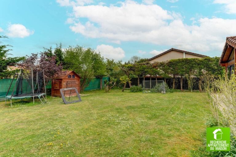 Photo du bien immobilier ancien À VENDRE   Maison familiale 5 pièces   202 m2 habitables   Saint-Priest Manissieux
