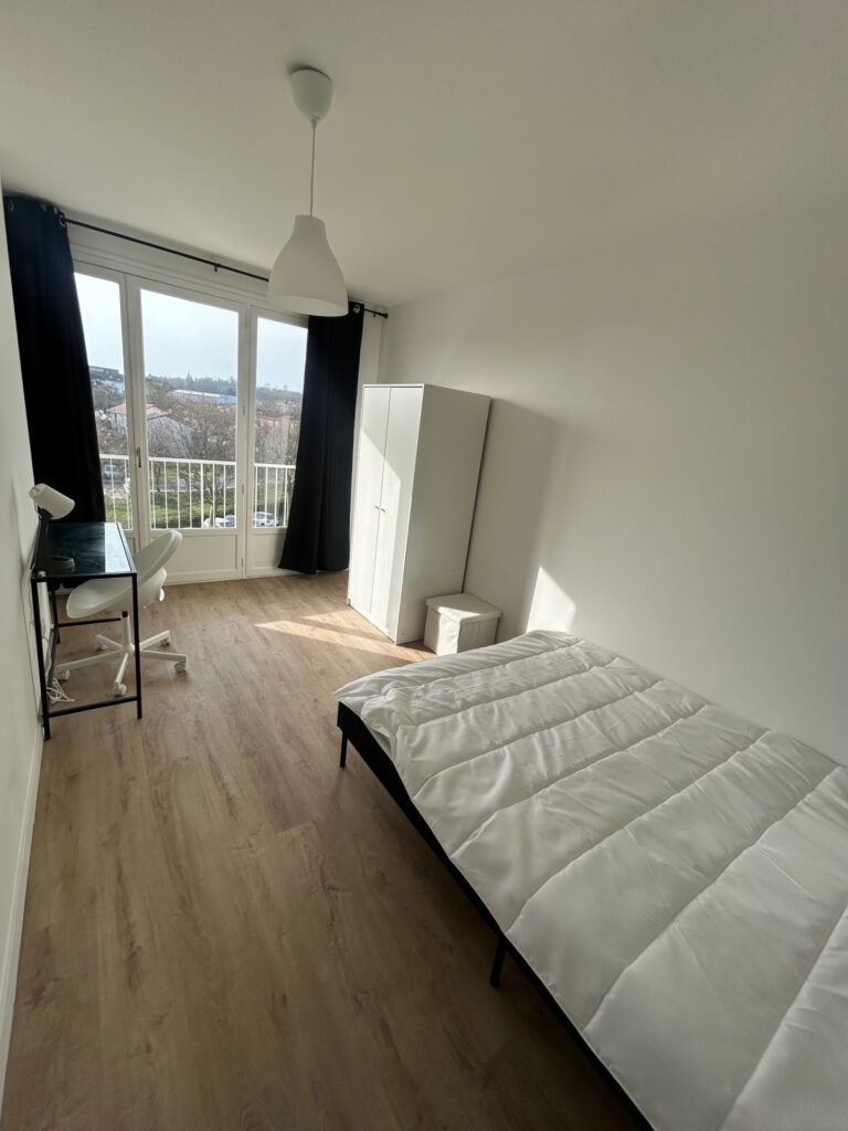 Photo du bien immobilier ancien CO LOCATION BRON CENTRE VILLE appartement NEUF  T5  EN COLOCATION