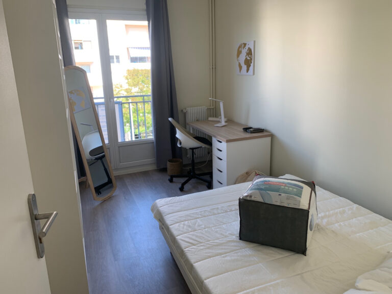 Photo du bien immobilier ancien BRON T5 4 chambres T5 de 98,7 M2 entièrement rénové ascenseur