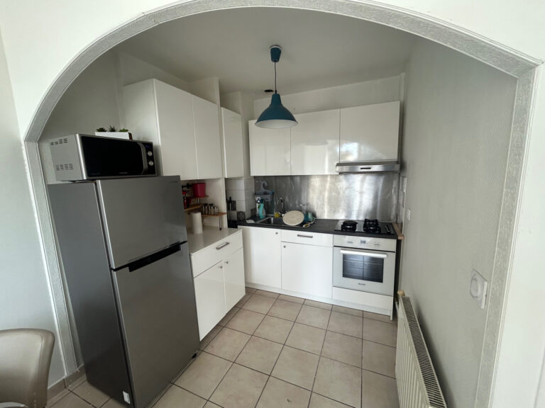 Photo du bien immobilier ancien BRON CENTRE VILLE appartement T2 39M2 pârking Privé