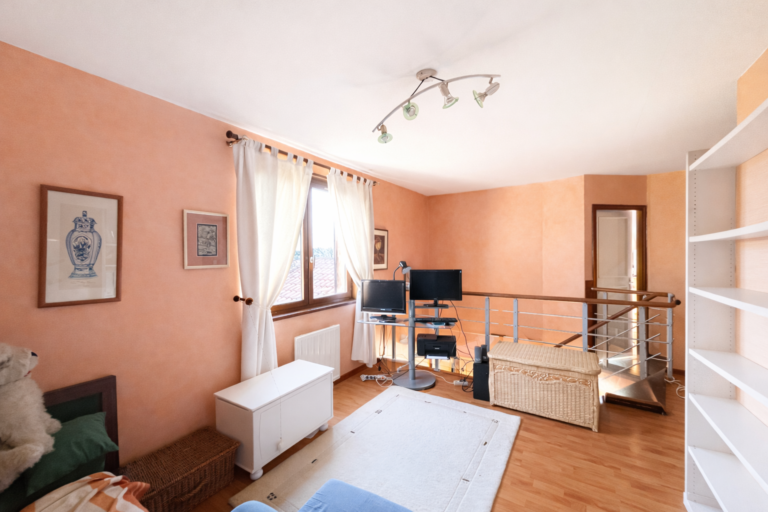 Photo du bien immobilier ancien Spacieuse maison familiale avec piscine sur St Genis les Ollières