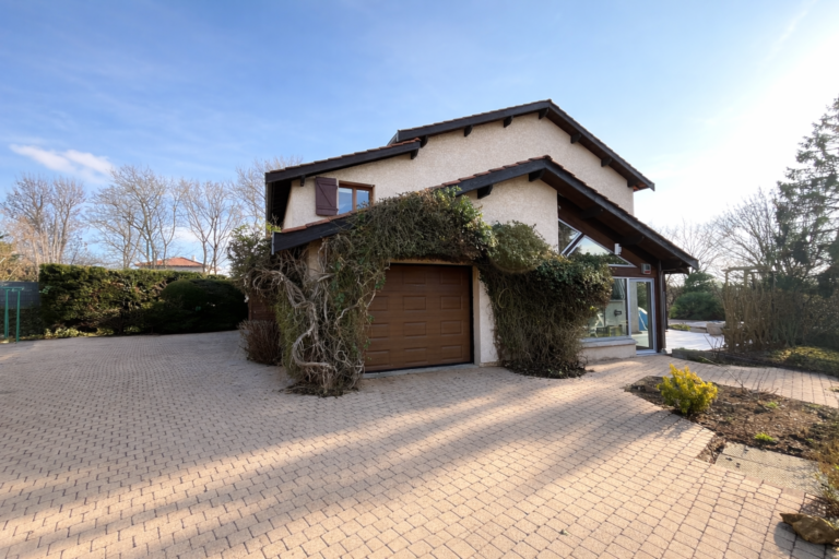 Photo du bien immobilier ancien Spacieuse maison familiale avec piscine sur St Genis les Ollières