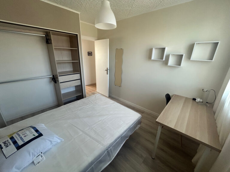 Photo du bien immobilier ancien bron CENTRE VILLE  une chambre en colocation 500 M UNIVERSITE LYON2 dispo de suite