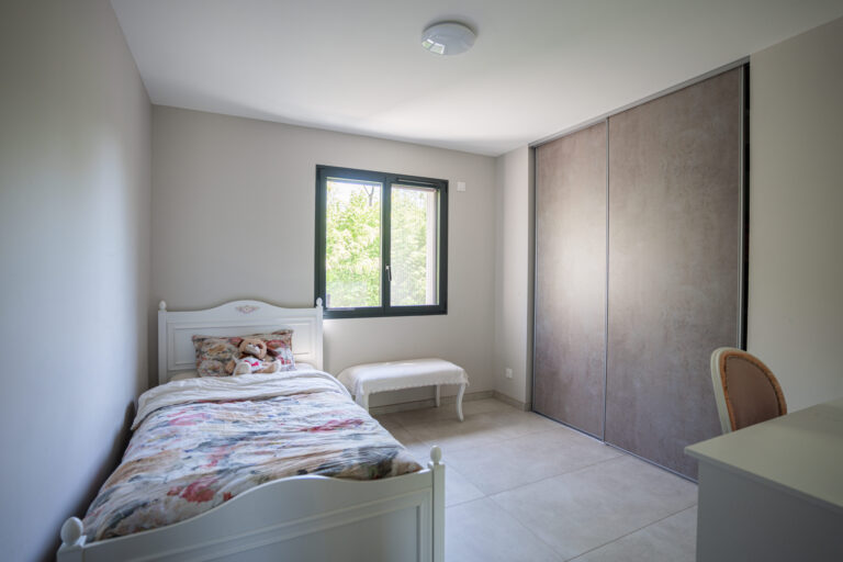 Photo du bien immobilier ancien Élégante maison moderne 4 chambres   163 m2 habitables   Environnement paisible avec piscine
