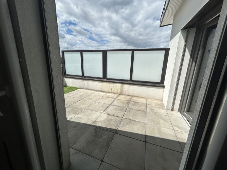 Photo du bien immobilier ancien BRON EGLISE  T3 ANNEE 2018 STANDING Dernier ETAGE TERRASSE ASCENSEUR
