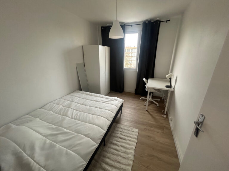 Photo du bien immobilier ancien CO LOCATION BRON CENTRE VILLE appartement NEUF  T5  EN COLOCATION