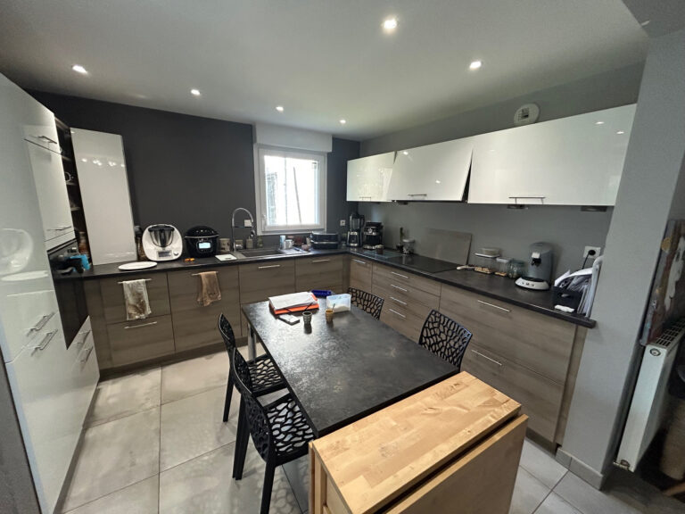 Photo du bien immobilier ancien Exclusivité T5 de 123M2 EN  REZ  DE JARDIN Charbonnieres  LES BAINS