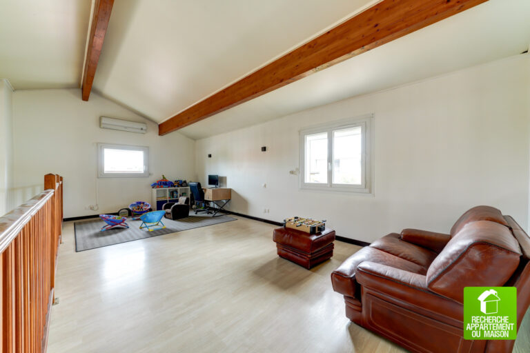 Photo du bien immobilier ancien À VENDRE   Maison familiale 5 pièces   202 m2 habitables   Saint-Priest Manissieux