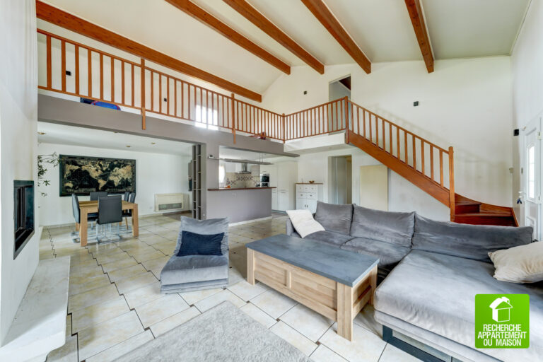 Photo du bien immobilier ancien À VENDRE   Maison familiale 5 pièces   202 m2 habitables   Saint-Priest Manissieux