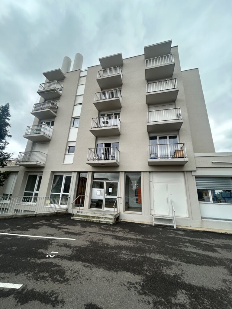 Photo du bien immobilier ancien BRON CENTRE VILLE appartement T2 39M2 pârking Privé