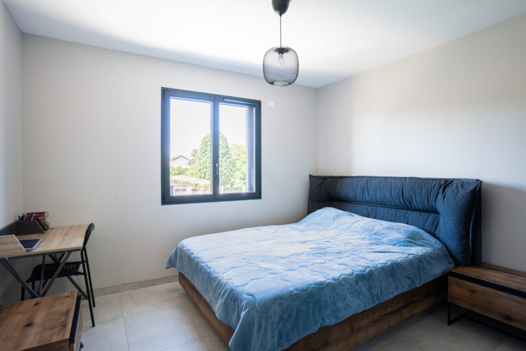 Photo du bien immobilier ancien Élégante maison moderne 4 chambres   163 m2 habitables   Environnement paisible avec piscine