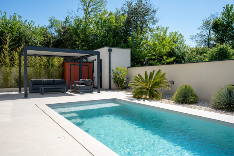Photo du bien immobilier ancien Élégante maison moderne 4 chambres   163 m2 habitables   Environnement paisible avec piscine