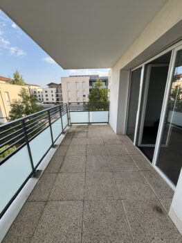Meyzieu Centre   T3 récent avec grand balcon et garage - bien à MEYZIEU