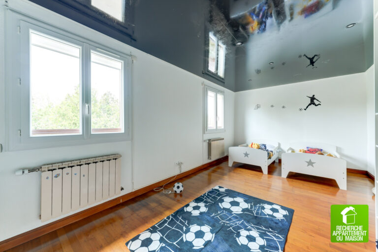 Photo du bien immobilier ancien À VENDRE   Maison familiale 5 pièces   202 m2 habitables   Saint-Priest Manissieux