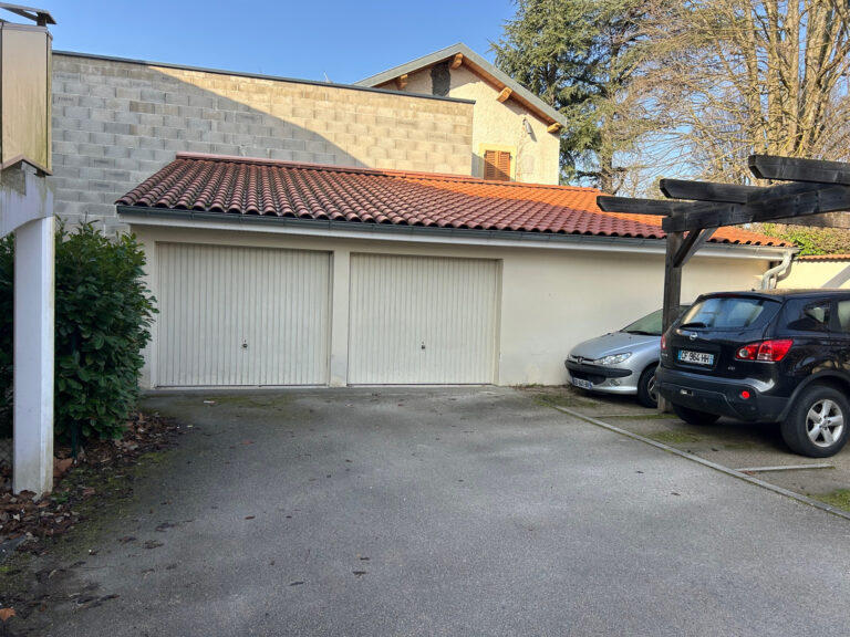 Photo du bien immobilier ancien Exclusivité T5 de 123M2 EN  REZ  DE JARDIN Charbonnieres  LES BAINS