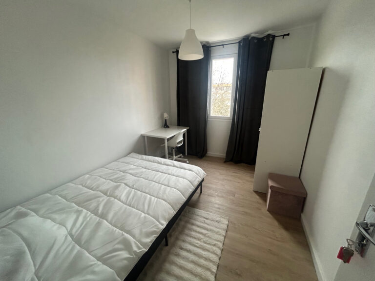 Photo du bien immobilier ancien CO LOCATION BRON CENTRE VILLE appartement NEUF  T5  EN COLOCATION
