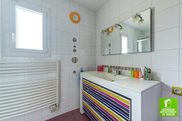 Photo du bien immobilier ancien À VENDRE   Maison familiale 5 pièces   202 m2 habitables   Saint-Priest Manissieux