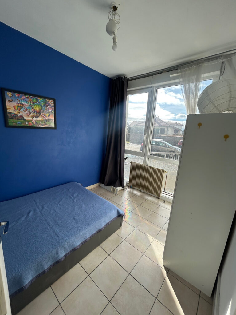 Photo du bien immobilier ancien BRON CENTRE VILLE appartement T2 39M2 pârking Privé