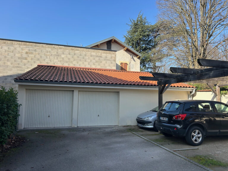 Photo du bien immobilier ancien Exclusivité T5 de 123M2 EN  REZ  DE JARDIN Charbonnieres  LES BAINS