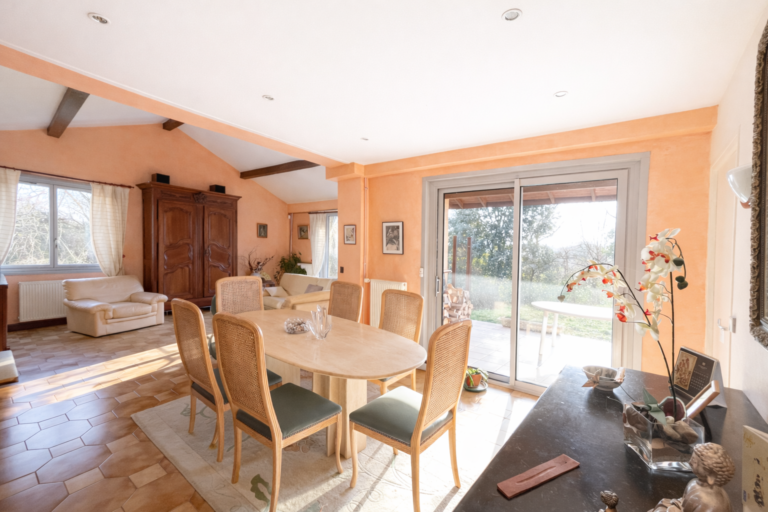 Photo du bien immobilier ancien Spacieuse maison familiale avec piscine sur St Genis les Ollières