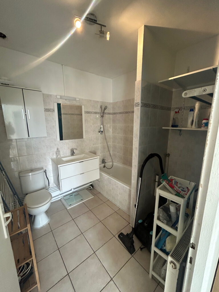 Photo du bien immobilier ancien BRON CENTRE VILLE appartement T2 39M2 pârking Privé