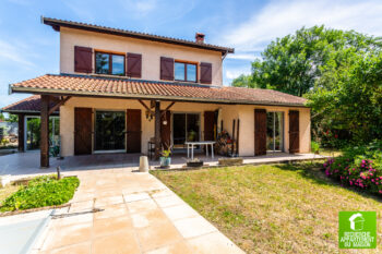 Spacieuse maison familiale avec piscine sur St Genis les Ollières - bien à CRAPONNE