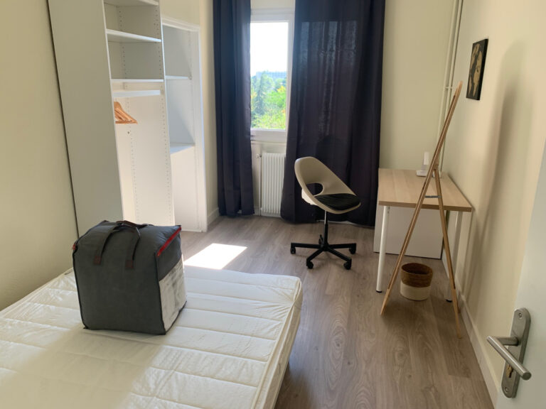 Photo du bien immobilier ancien BRON T5 4 chambres T5 de 98,7 M2 entièrement rénové ascenseur