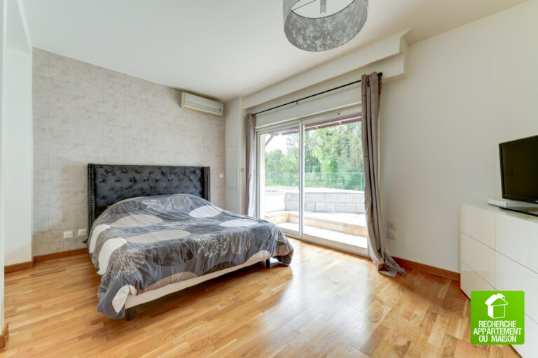 Photo du bien immobilier ancien À VENDRE   Maison familiale 5 pièces   202 m2 habitables   Saint-Priest Manissieux