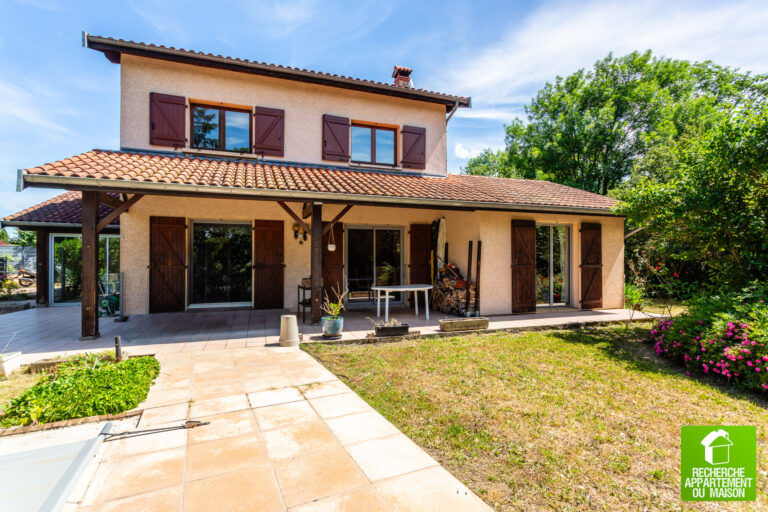 Photo du bien immobilier ancien Spacieuse maison familiale avec piscine sur St Genis les Ollières