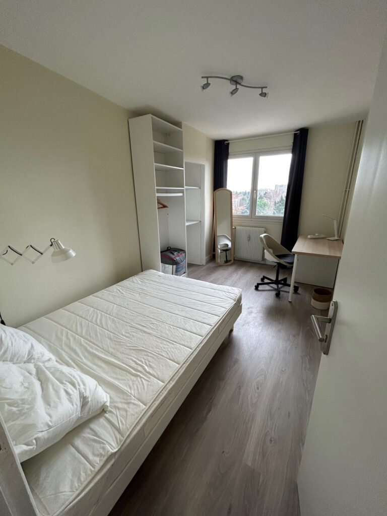Photo du bien immobilier ancien BRON T5 4 chambres T5 de 98,7 M2 entièrement rénové ascenseur